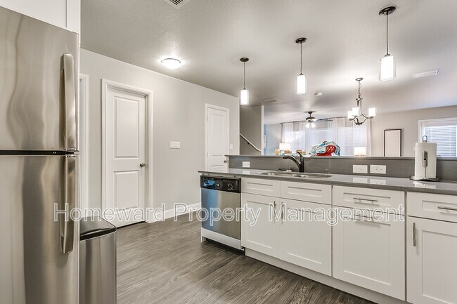 Building Photo - 825 Juno Ln