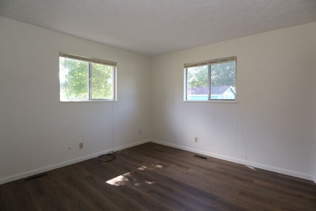 Building Photo - 3 Bedroom Thorntown Rambler!