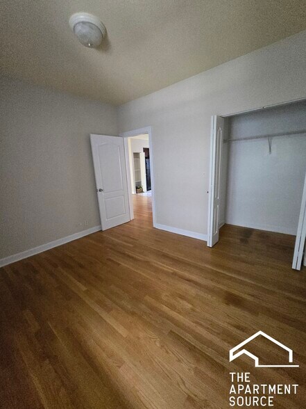 Building Photo - 7460 N Greenview Ave