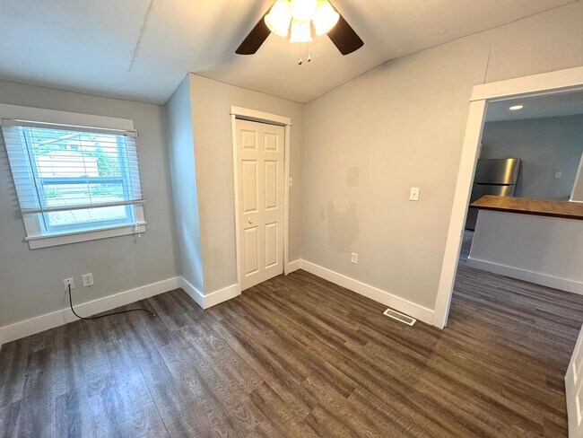 Building Photo - 1242 Cottage Ave