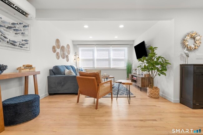 Building Photo - 1742 Boston Post Rd