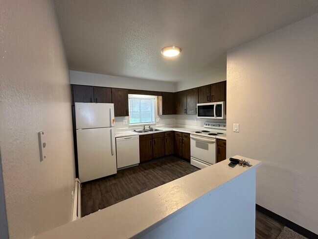 Building Photo - 4451 Vasey Ave