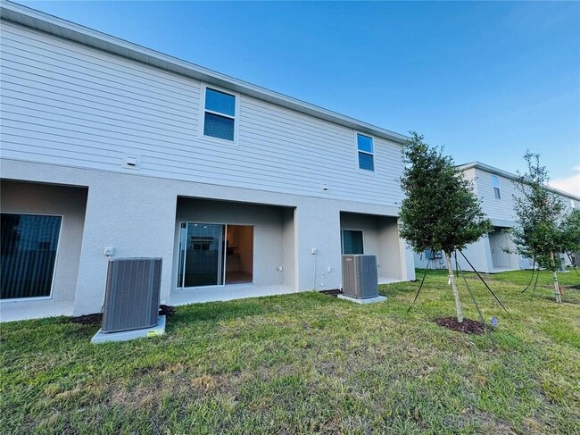 Building Photo - 2923 Skyline Lp