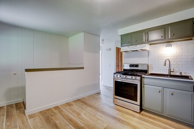 Building Photo - 505 Carnwise St SE