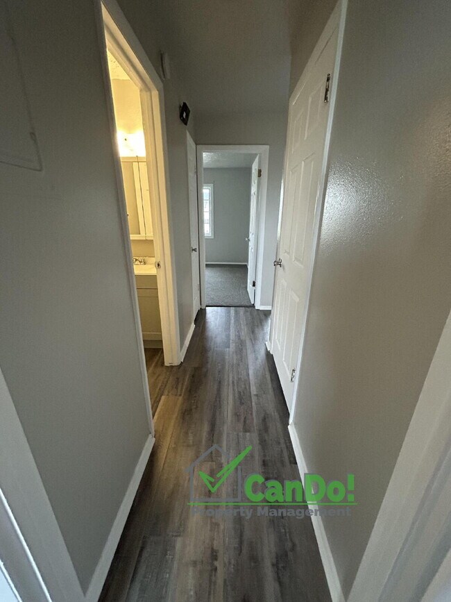 Building Photo - Fully remodeled 2 bedroom/1 bathroom apartment for rent in Blackfoot!