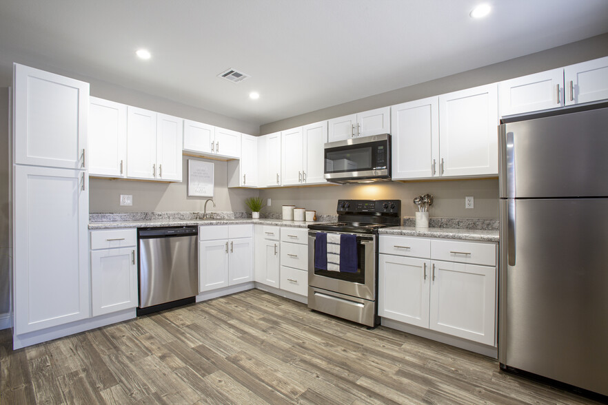 Chandler Meadows Apartments - 3175 N Price Rd Chandler AZ 85224 ...