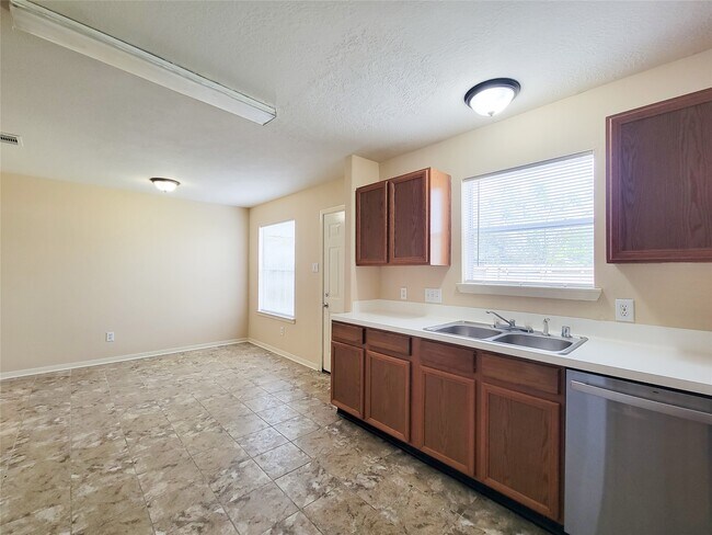 Building Photo - 19718 Byron Meadows Dr