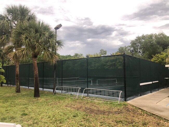 Building Photo - 425 Bougainvilla Dr