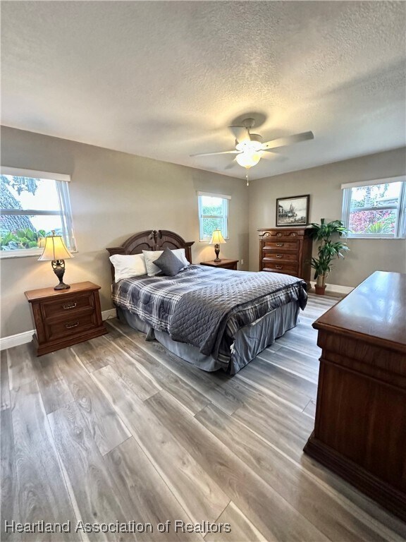 Building Photo - 3350 Lakeview Dr