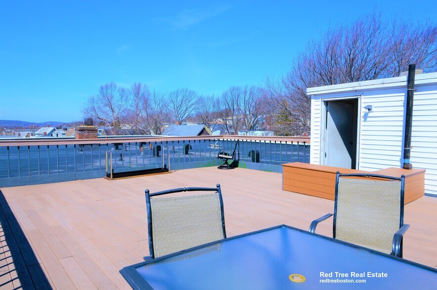 Building Photo - 35 Belmont St