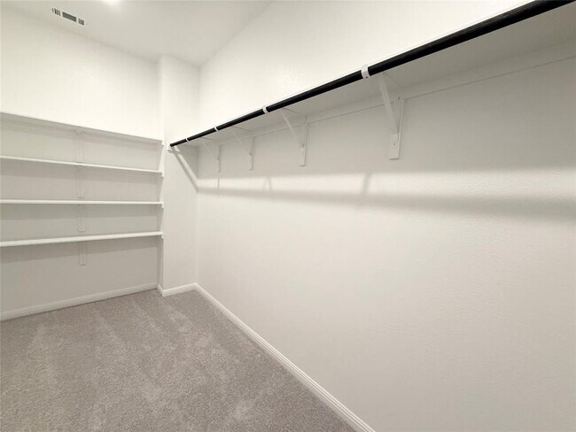 Building Photo - 15409 Flowers Vw