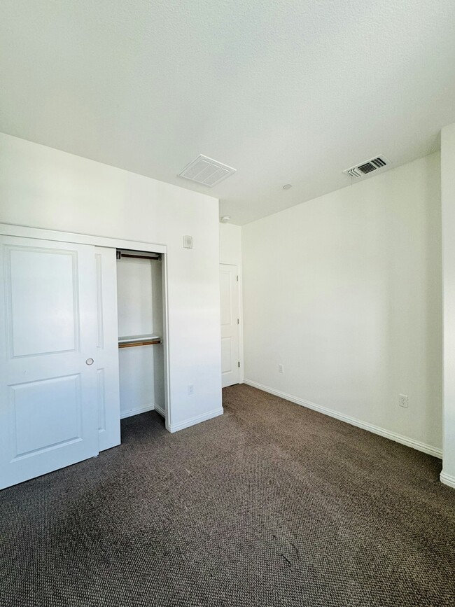 Building Photo - 1462 Cherry Cir