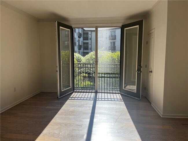 Building Photo - 1000 Providence Pl