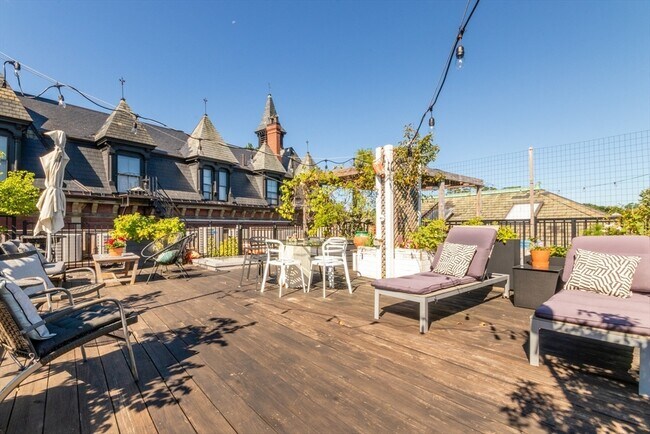 Building Photo - 28 Seaverns Ave