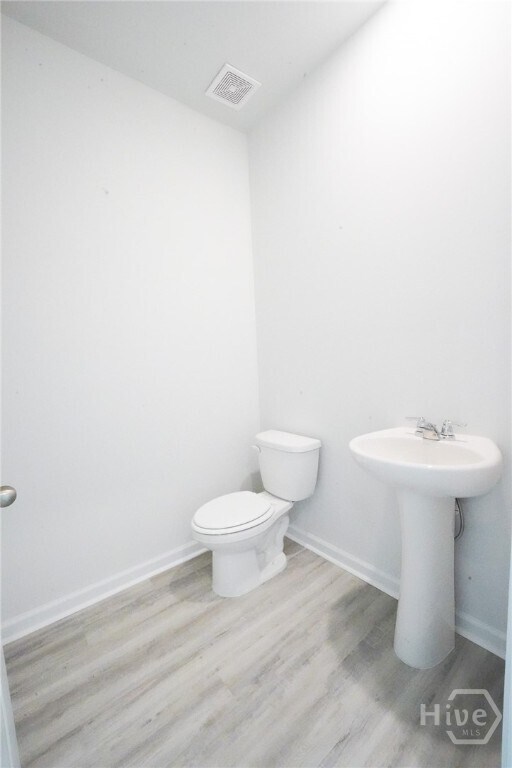 Building Photo - 102 Windrush Pnes