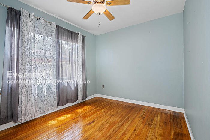 Building Photo - 5600 Tangerine Ave S