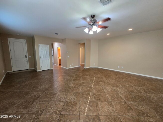 Building Photo - 851 E Aberdeen Dr
