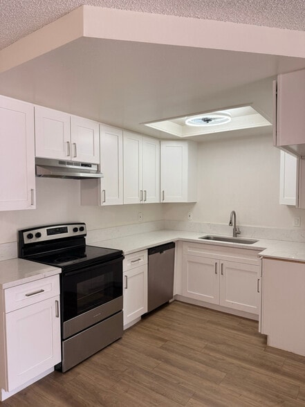 Building Photo - 1400 Peckham St