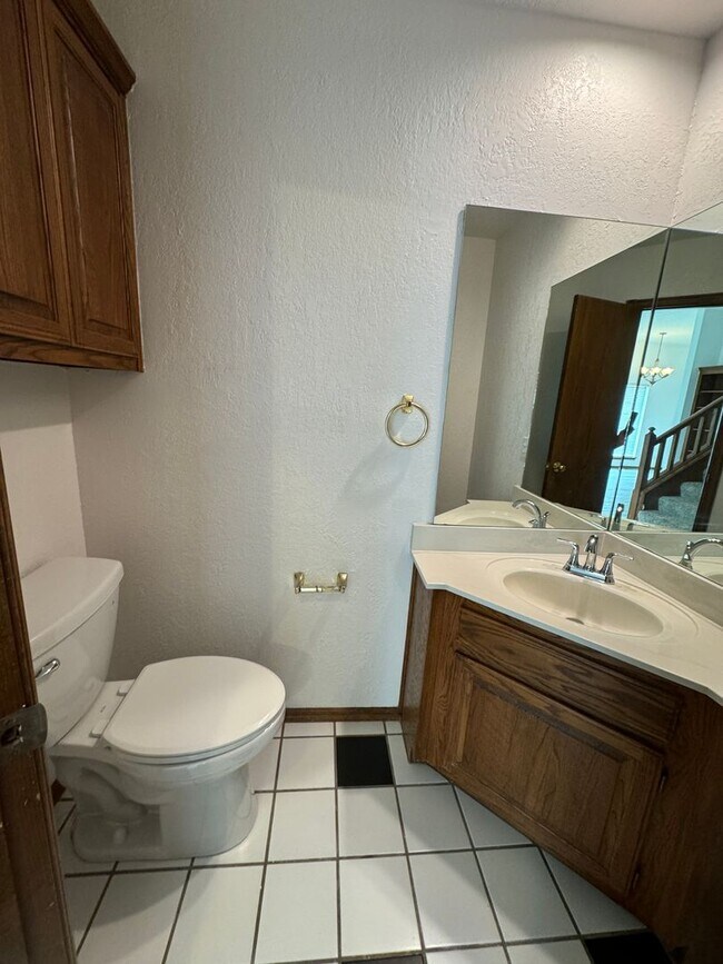 Building Photo - 3 bed plus flex room, 2 and 1/2 baths 2 ca...