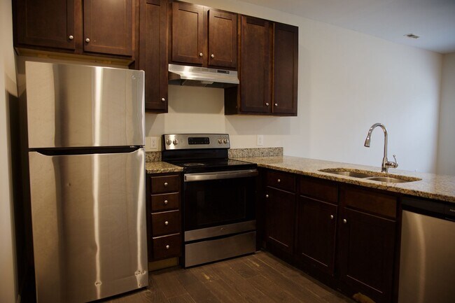 Building Photo - 4653 Fairfield Farm Rd