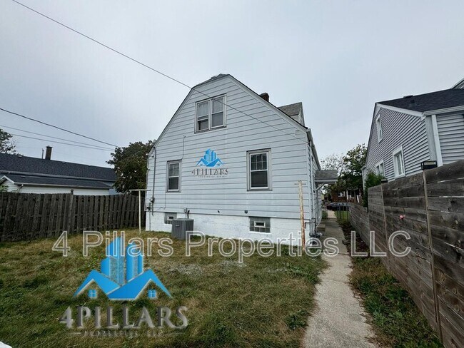 Building Photo - 1715 Parkview Ave