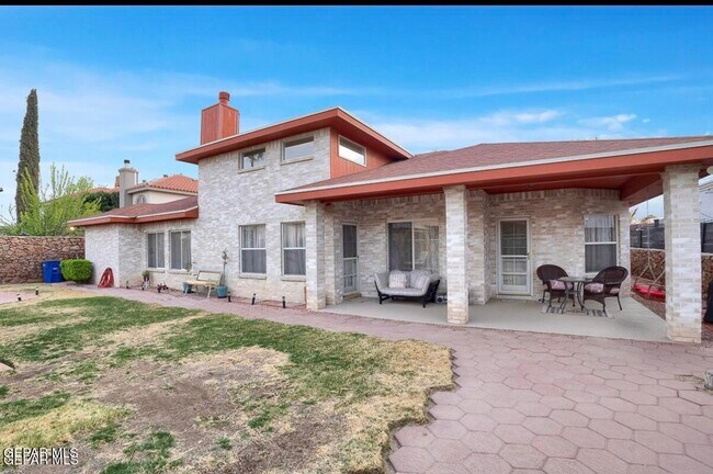 Building Photo - 2081 Paseo Del Prado Dr