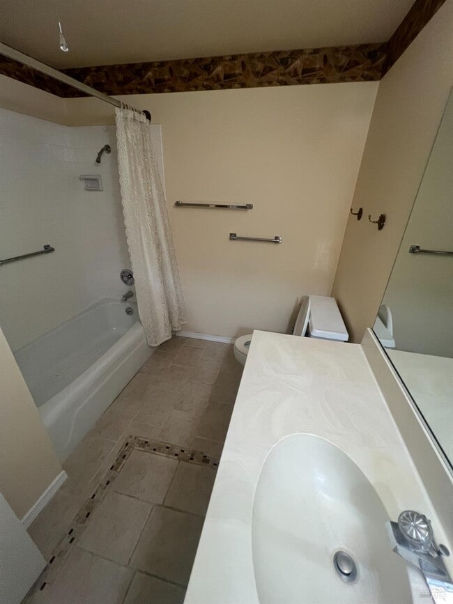 Building Photo - 341 Rockgreen Pl