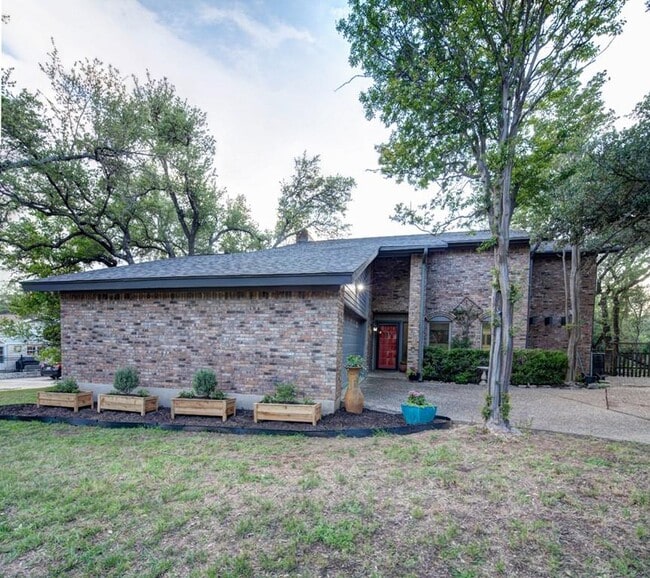 Building Photo - 11408 Spicewood Pkwy