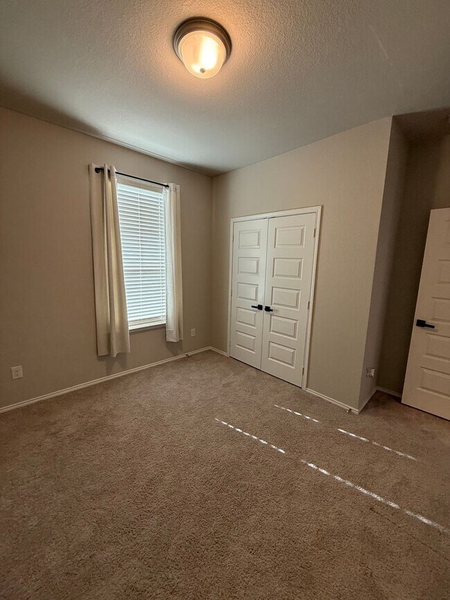 Building Photo - NEW 4 Bedroom in Joshua ISD. Move in special for the end of the year!