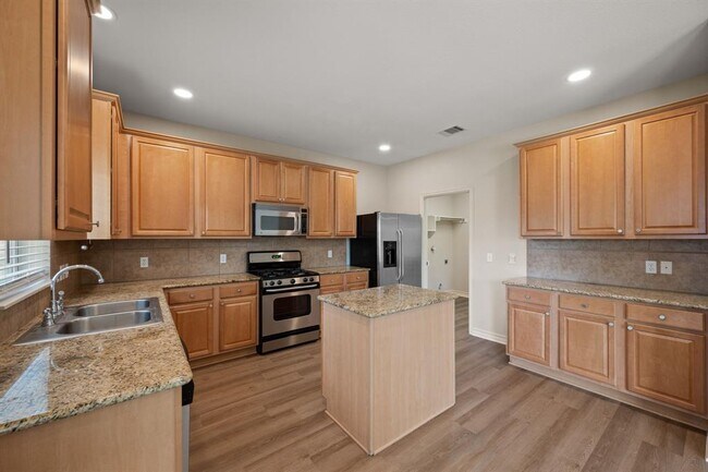 Building Photo - 20925 Texas Meadows Dr