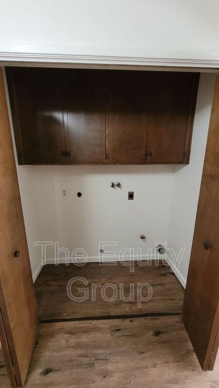 Building Photo - 5804 W Robinwood Ave