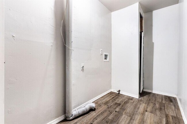 Building Photo - 617 Queensboro Pl