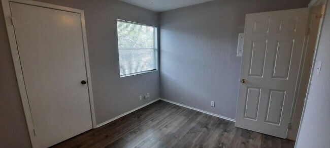 Building Photo - 823 Taulbee Ln