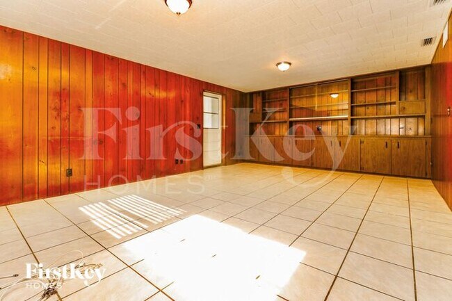 Building Photo - 5860 Cedar St NE
