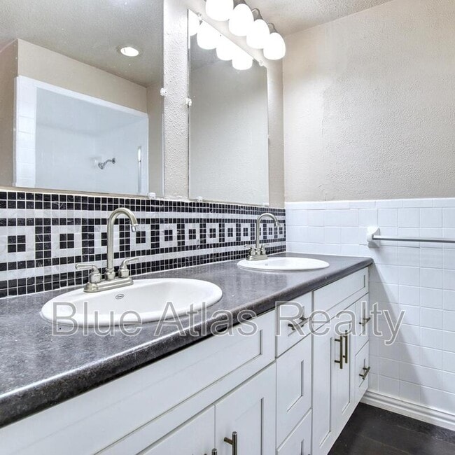 Building Photo - 9914 Brockbank Dr