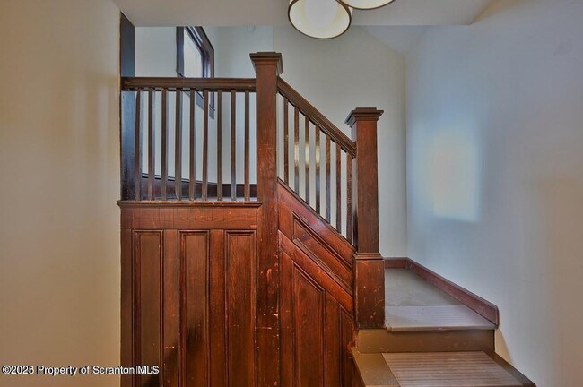 Building Photo - 1025 Ridge Ave