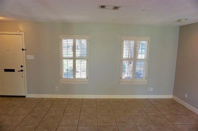 Building Photo - 9538 Meadowglen Ln
