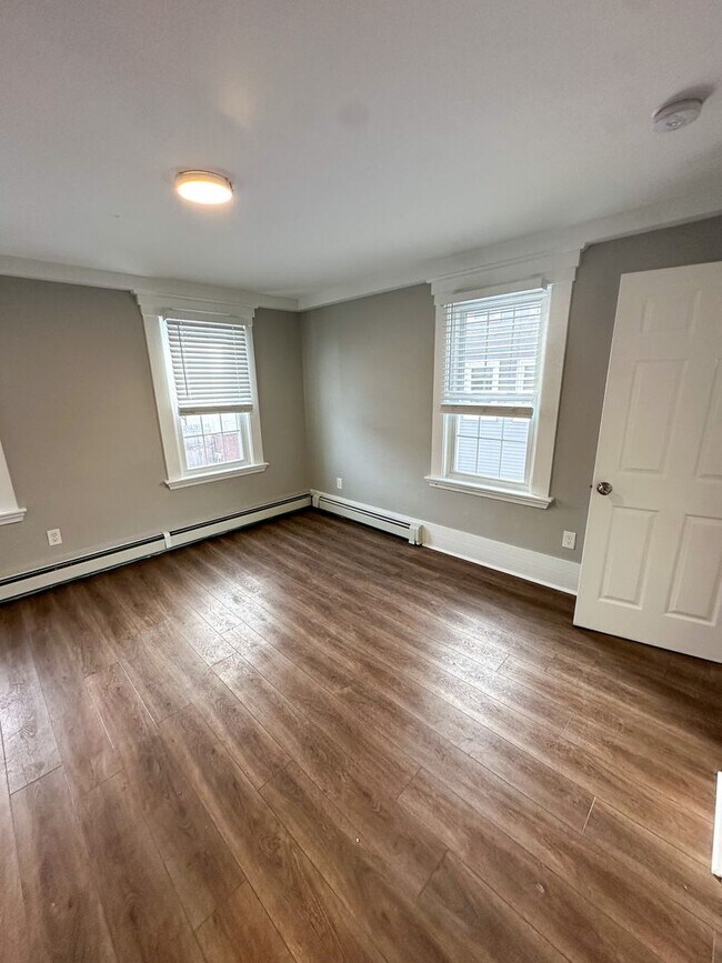 Building Photo - 17 S State St