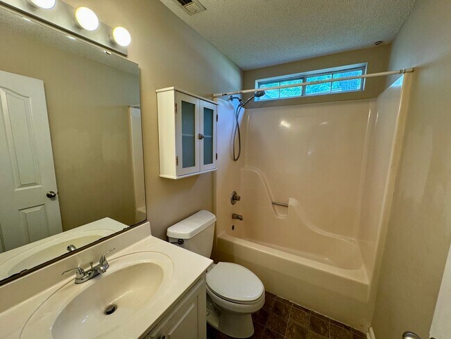 Building Photo - Myrtle Beach - 3 Bedroom / 2 Bathroom House