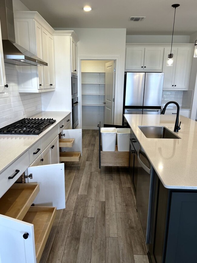 Building Photo - 106 Middle Crk Rd