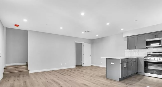 Building Photo - 4537 1/2 W 18th St