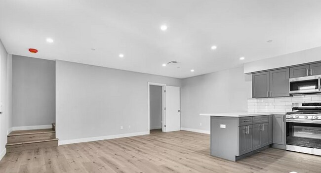 Building Photo - 4537 W 18th St