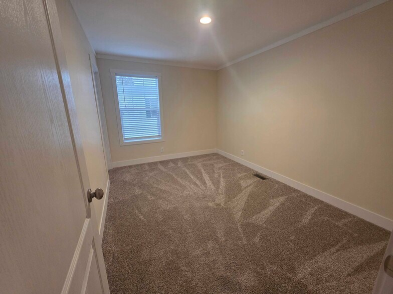 Building Photo - 3644 Chestnut St