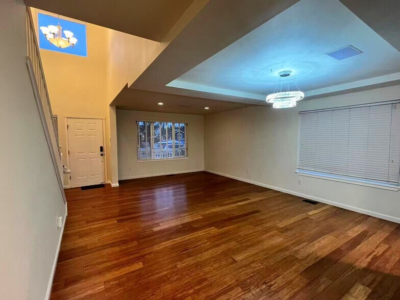 Building Photo - 6412 77th Dr NE