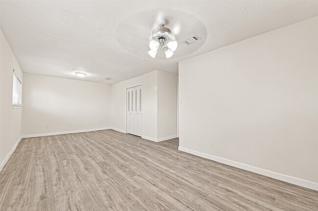 Building Photo - 4123 Cedar Gardens Dr