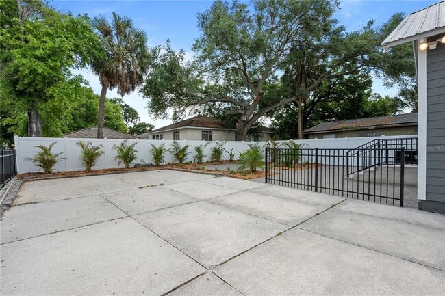 Building Photo - 2203 N Blvd