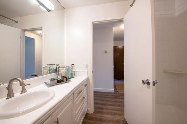 Building Photo - Charming, Furnished 1-bedroom Condo in Sausalito.