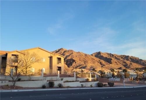 Building Photo - 2110 Los Feliz St