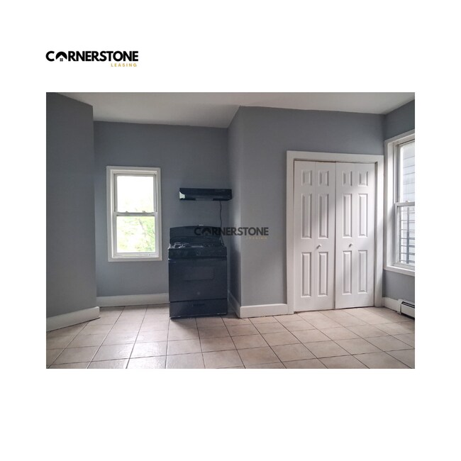 Building Photo - 7 N Straight St