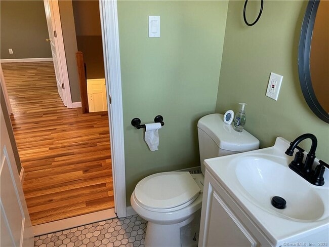 Building Photo - 213 Larkin Ct